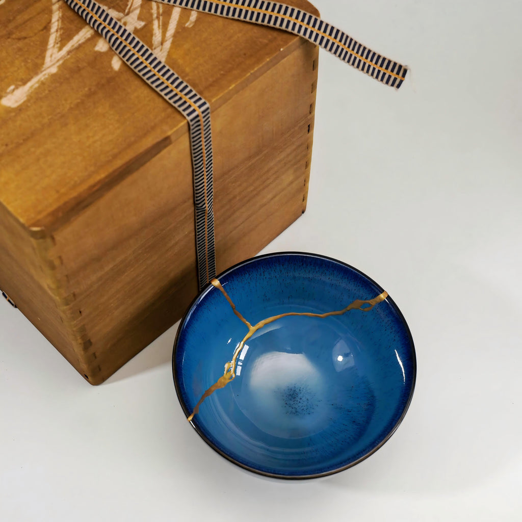 Bowl repaired with gold powder